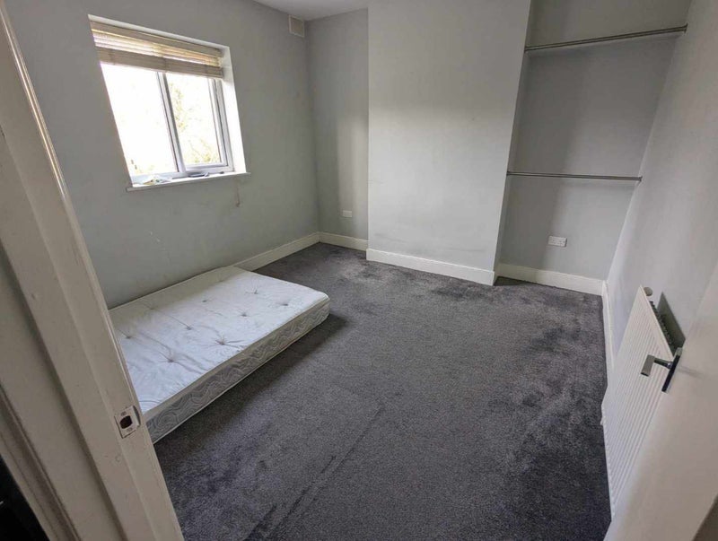 Room Reservoir Road in Greater London