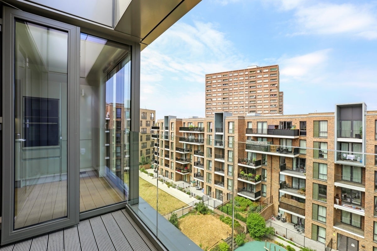 Flat Kilburn Park Road in City of Westminster