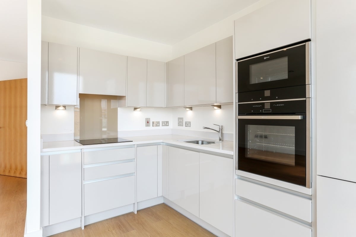 Flat Kilburn Park Road in City of Westminster