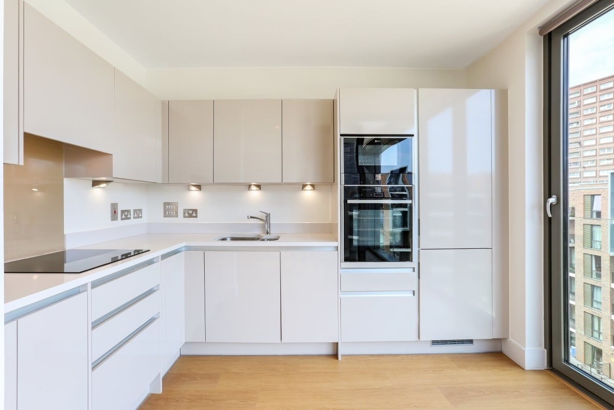 Flat Kilburn Park Road in City of Westminster