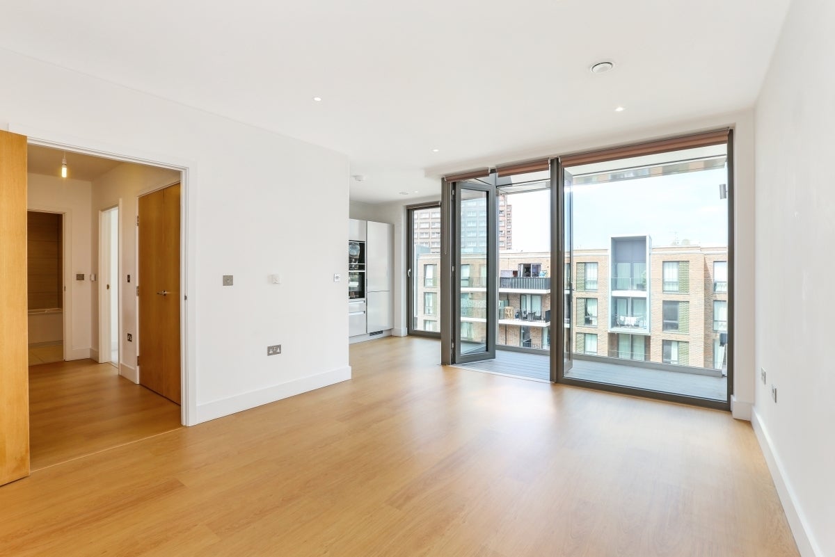 Flat Kilburn Park Road in City of Westminster