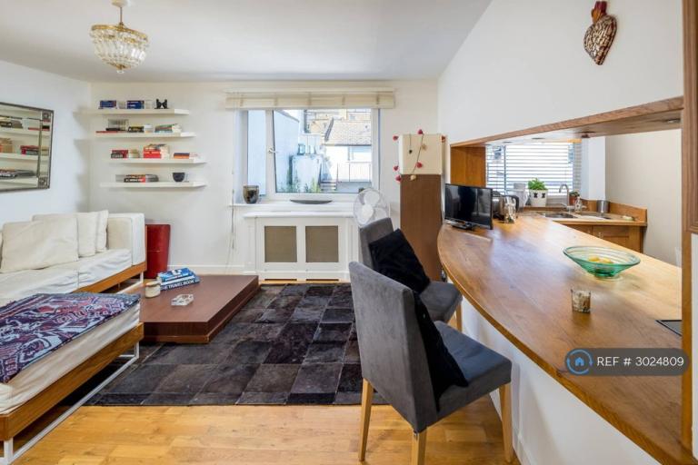 Flat Harrow Road in Greater London