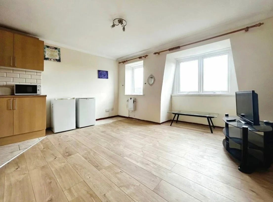 Flat Poyle Road in Slough
