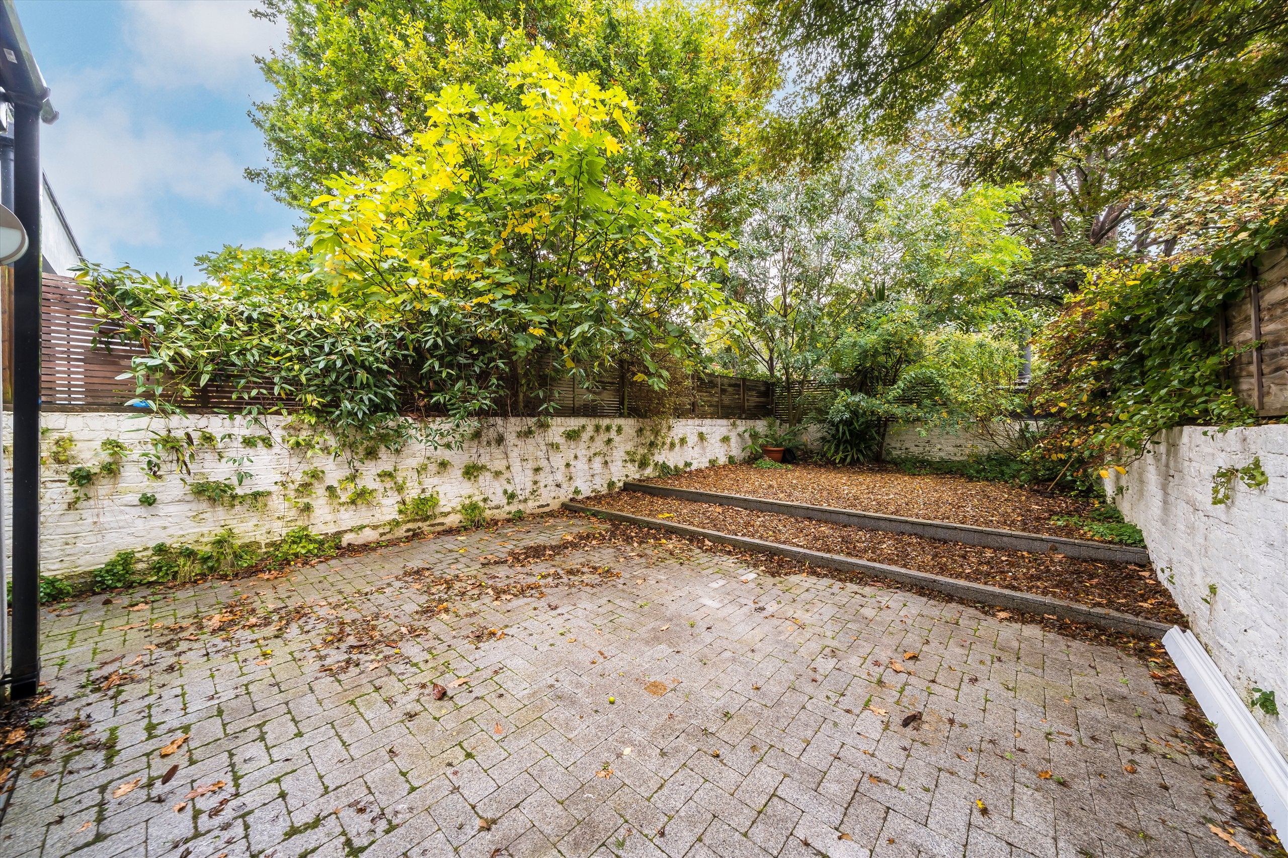 Flat Lena Gardens in Greater London