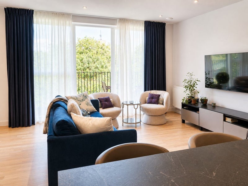 Room Manor Road in Greater London
