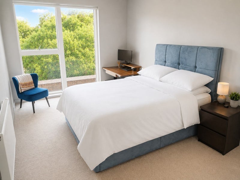 Room Manor Road in Greater London