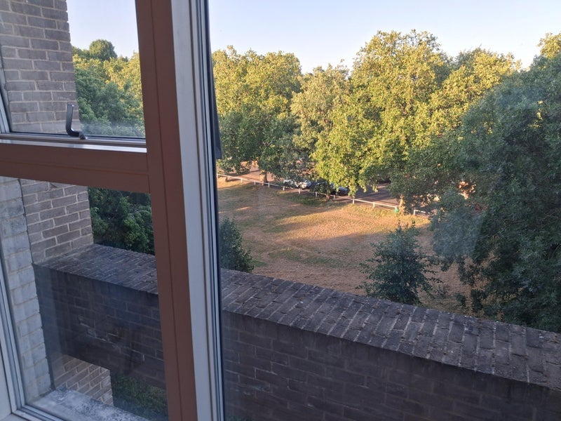 Room Manor Road in Greater London