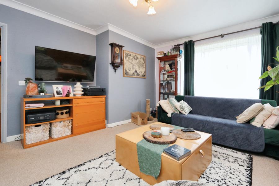 Flat Lovelace Road in Greater London