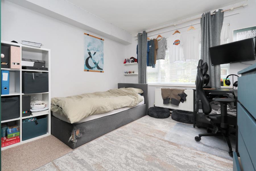 Flat Lovelace Road in Greater London