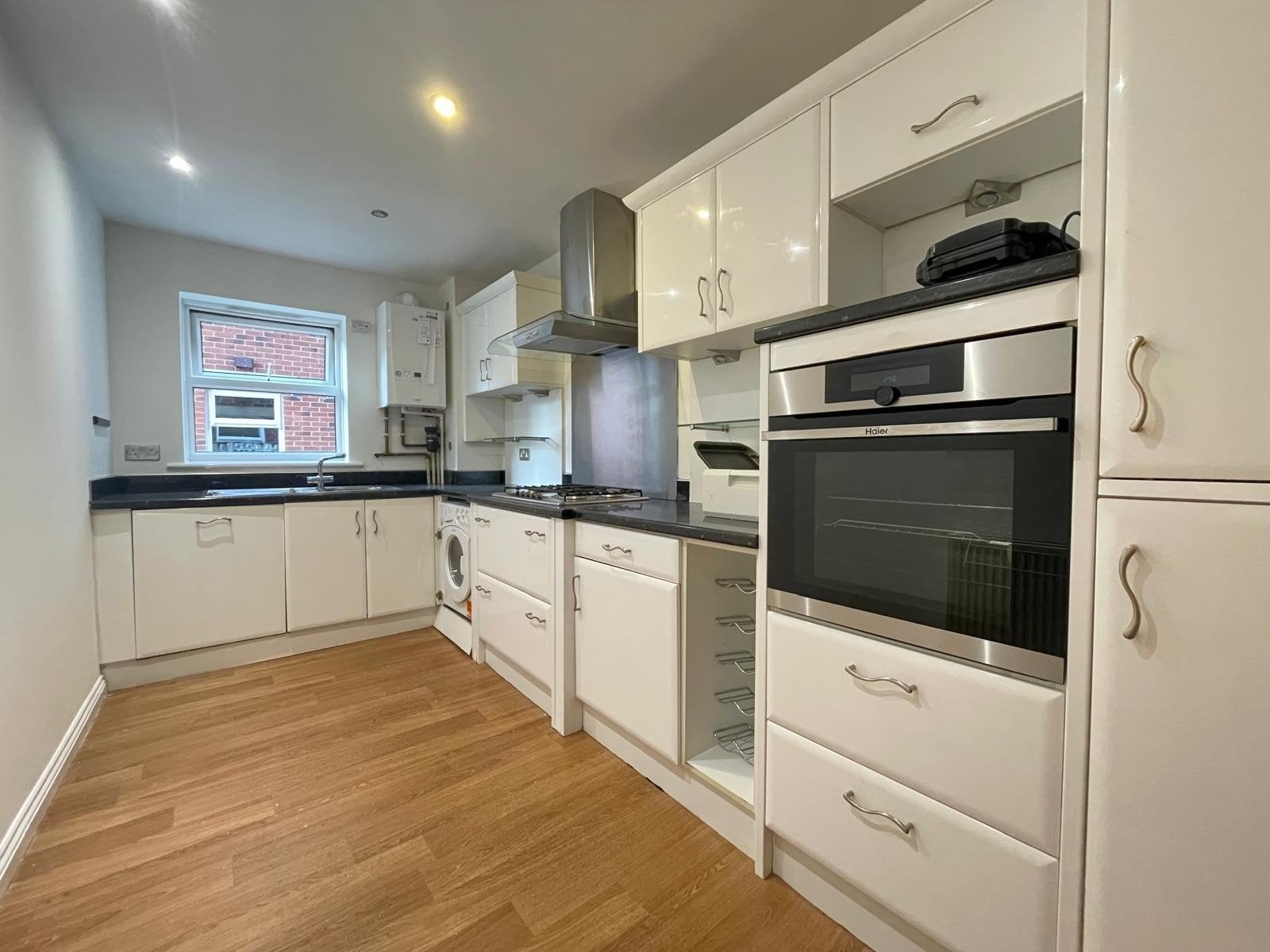 Flat Carisbrooke Road in Leeds
