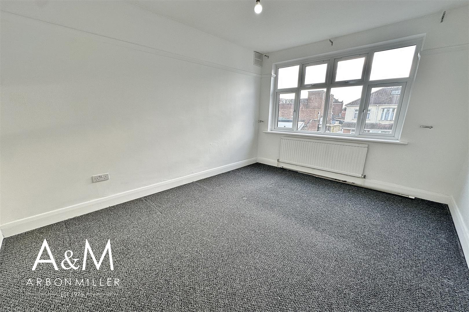 Room Sydney Road in Greater London