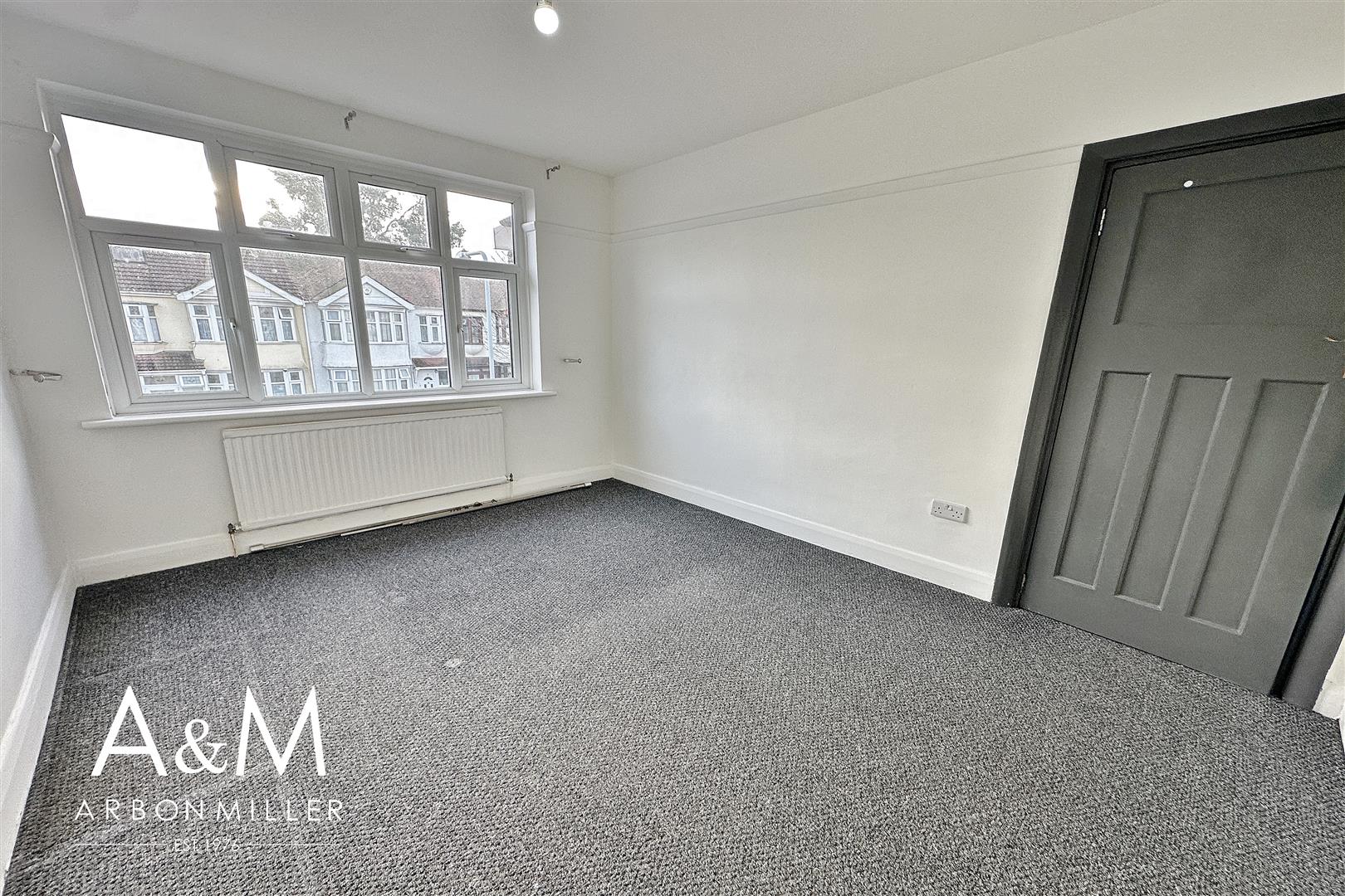 Room Sydney Road in Greater London