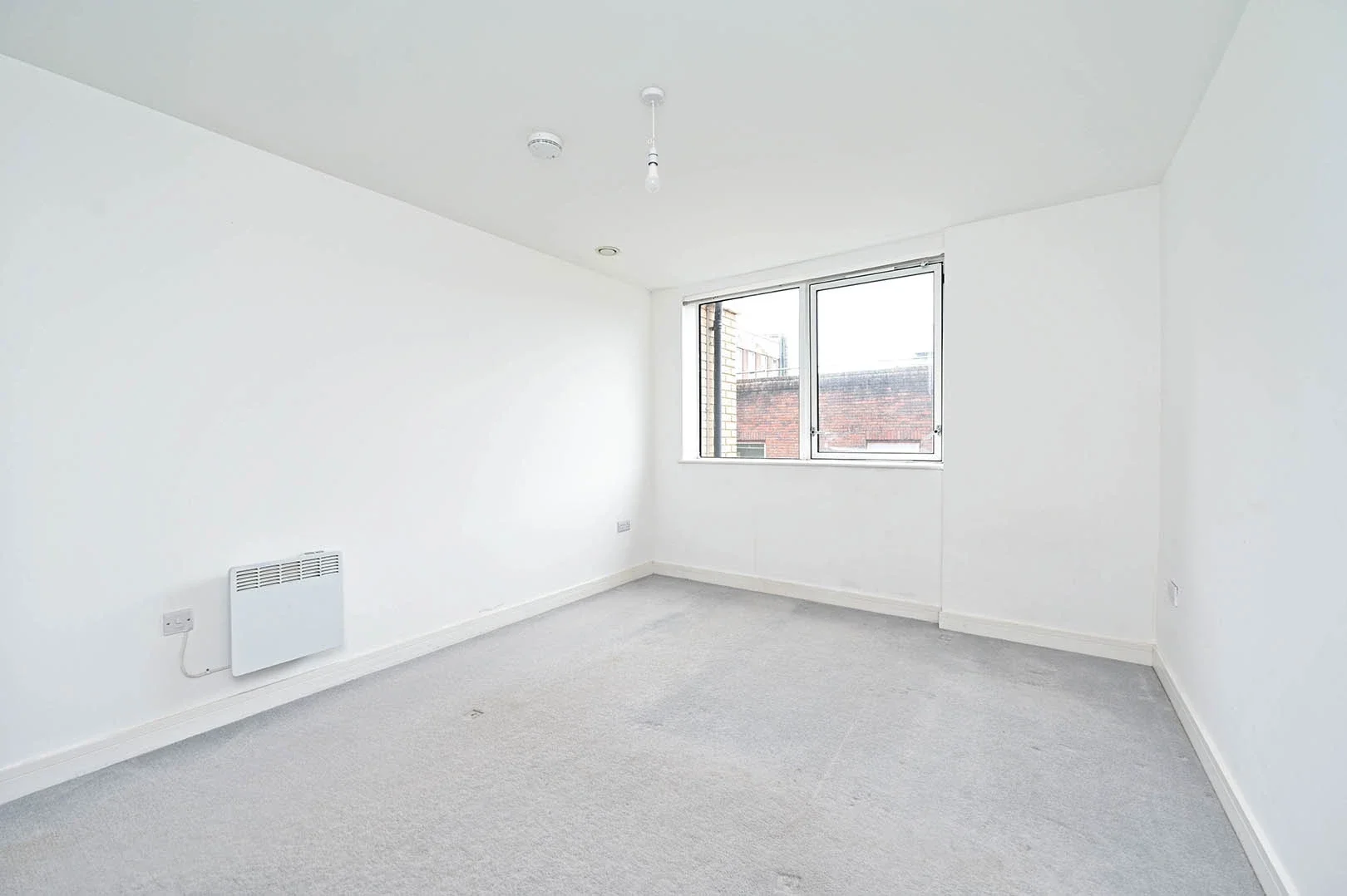 Flat Victoria Street in Basingstoke and Deane