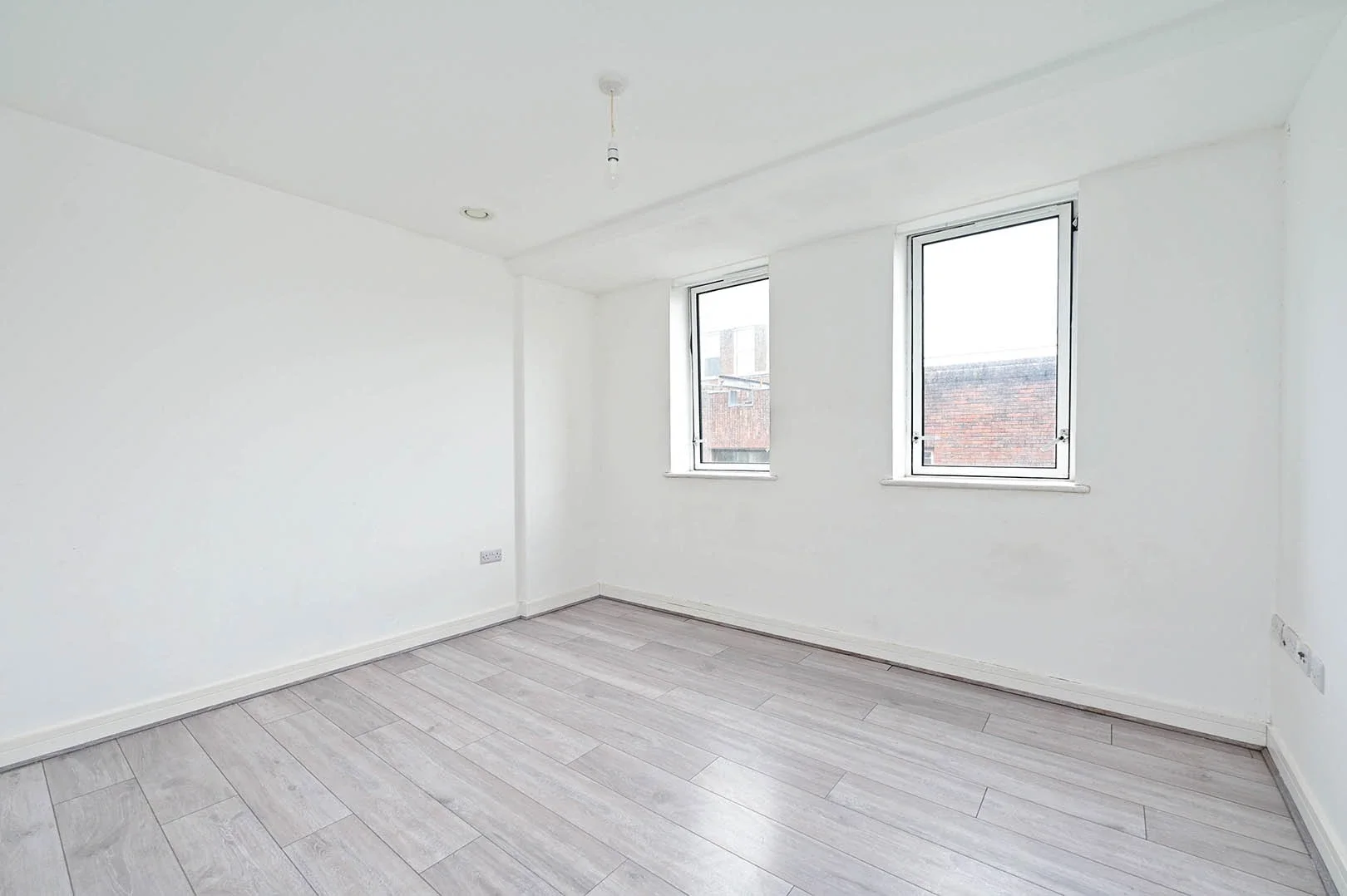 Flat Victoria Street in Basingstoke and Deane