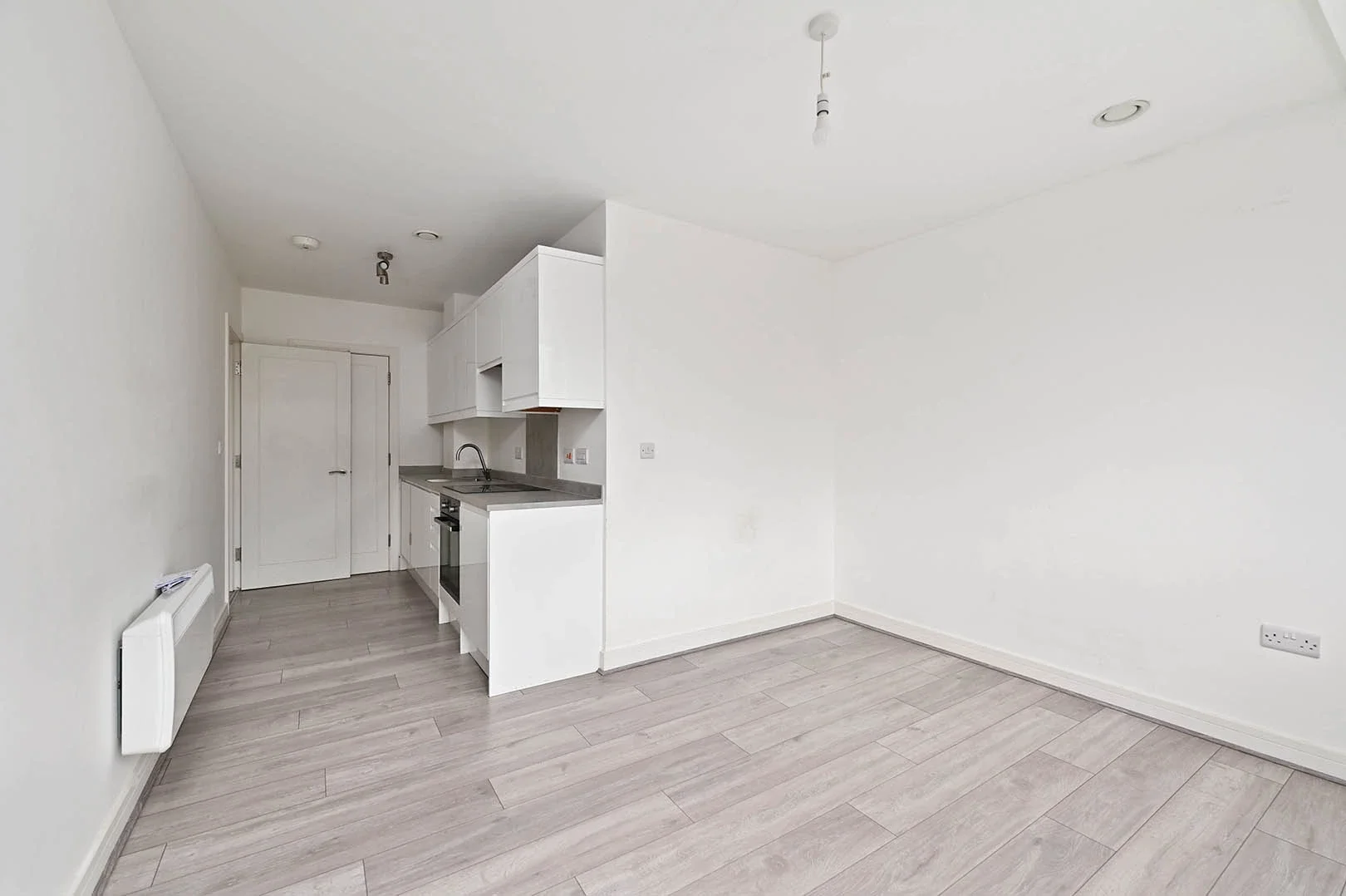 Flat Victoria Street in Basingstoke and Deane