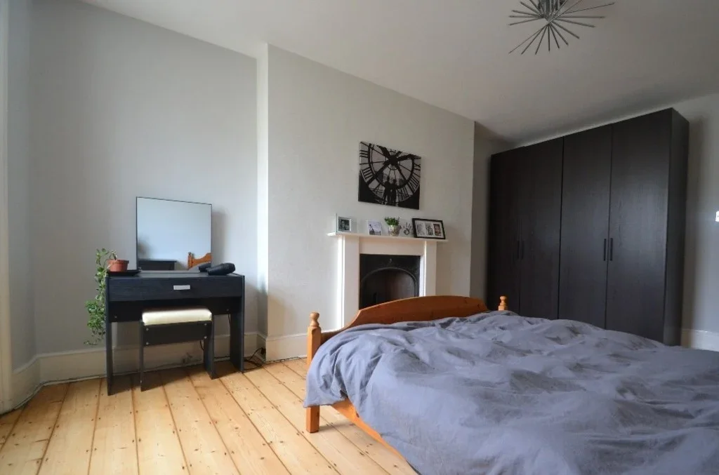 Flat Brunswick Place in Hove