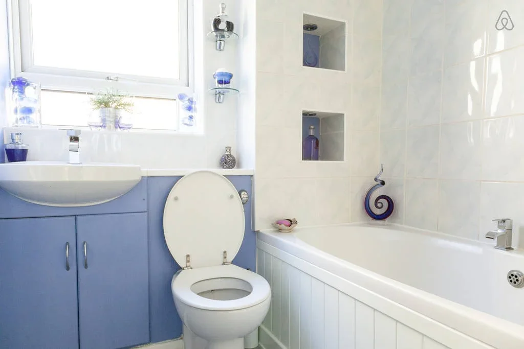Room Neville Close in Greater London