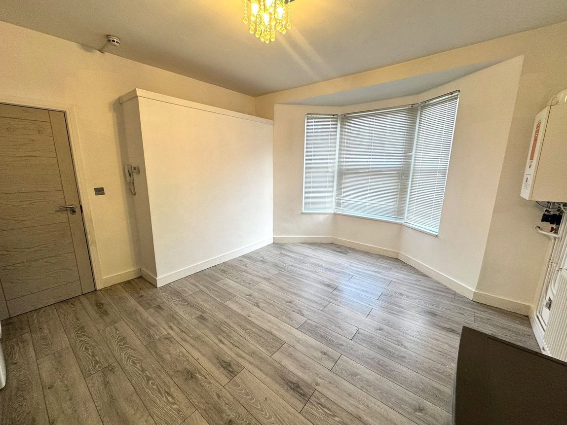 Flat Milton Road in Swindon