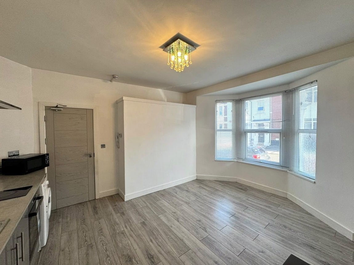 Flat Milton Road in Swindon