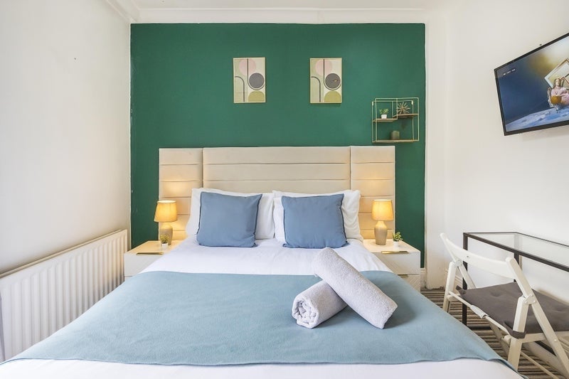 Room Studd Street in Greater London