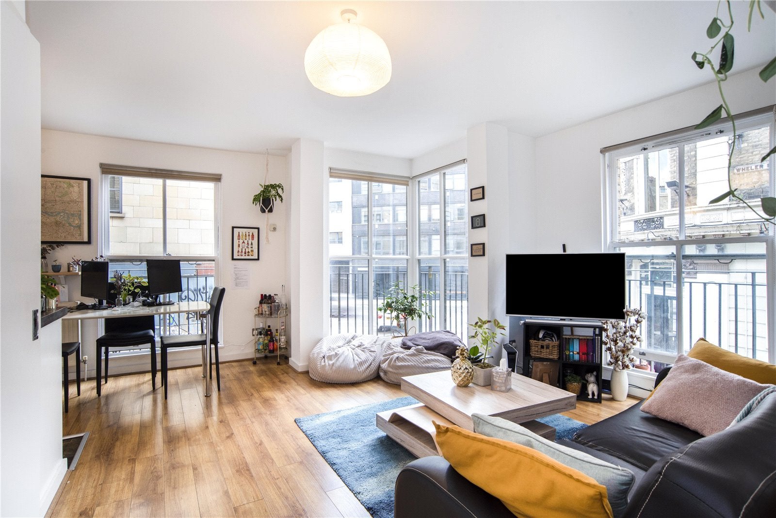 Flat Calvin Street in Greater London