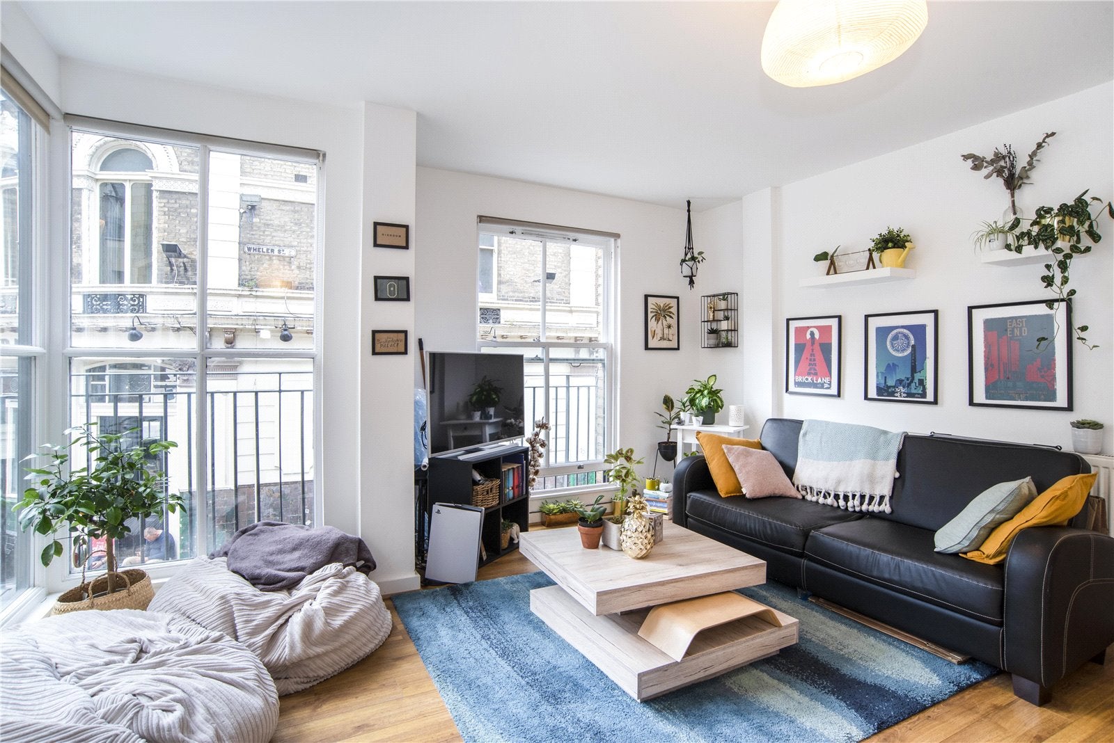 Flat Calvin Street in Greater London