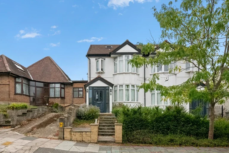 Flat Studland Road in Greater London