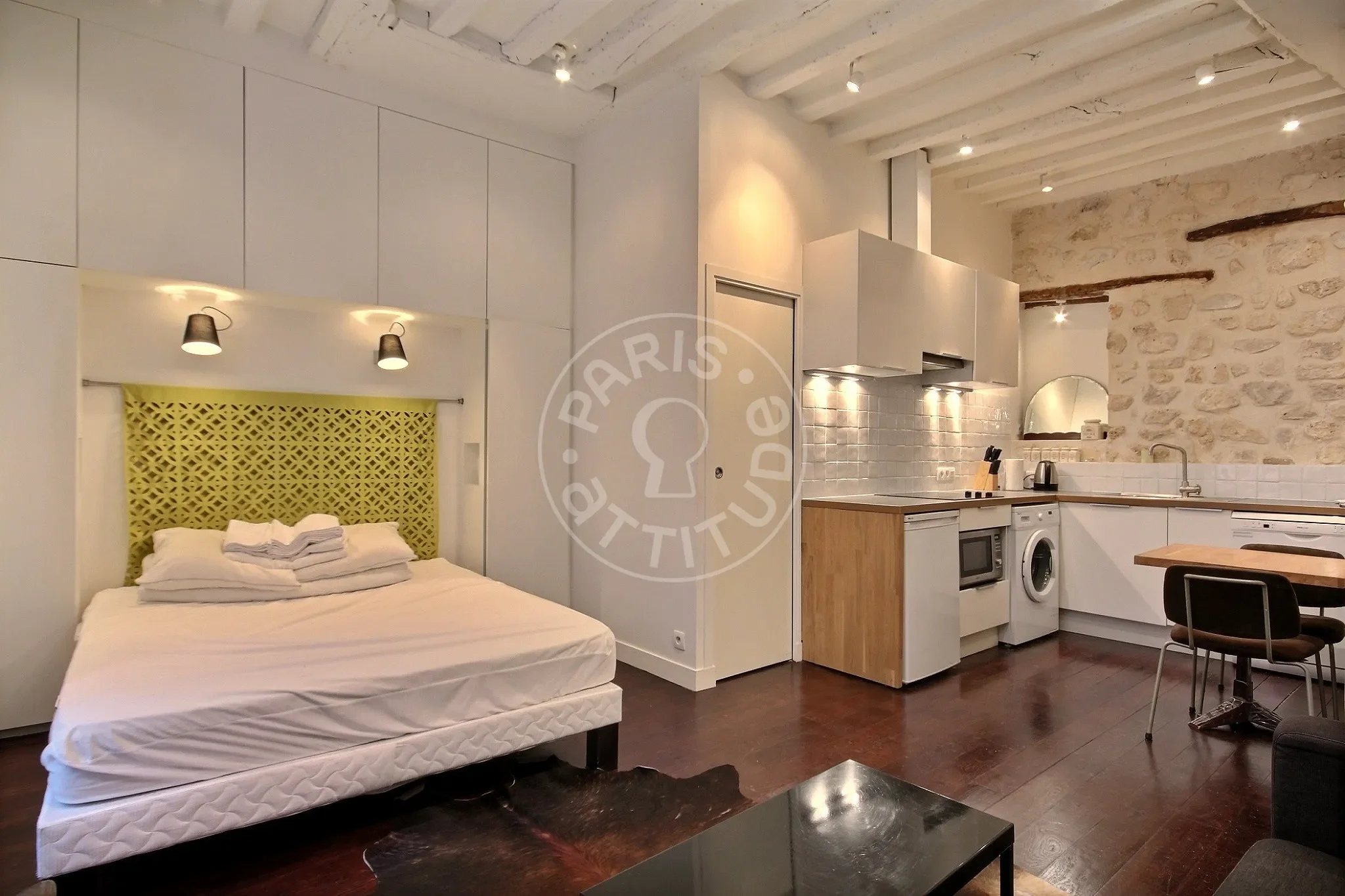 Appartement Rue des Écouffes à Paris