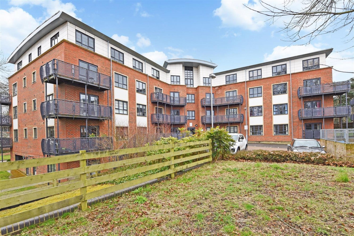 Flat Wallis Square in Rushmoor