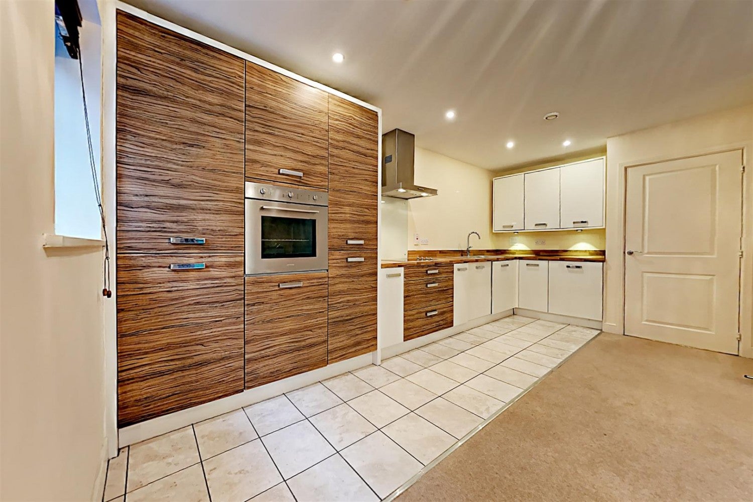Flat Wallis Square in Rushmoor