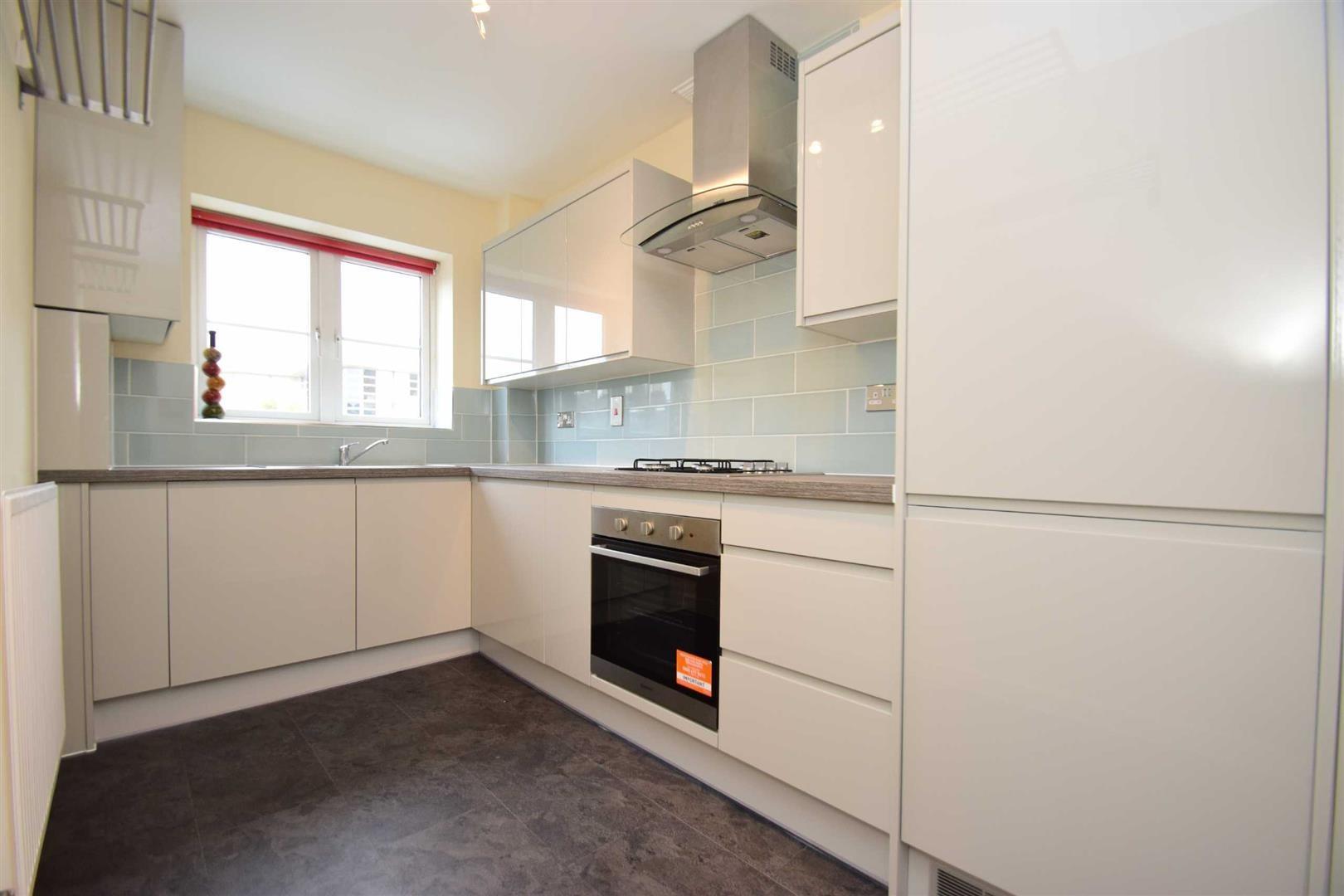 Flat De Montfort Road in Reading