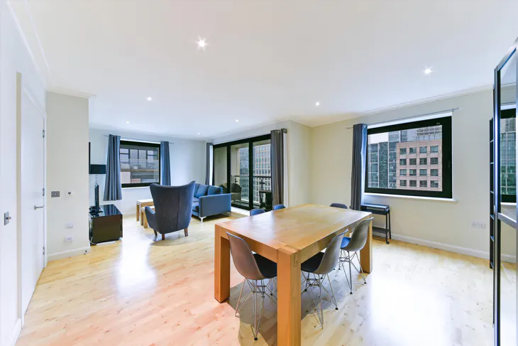 Flat South Quay Square in Greater London