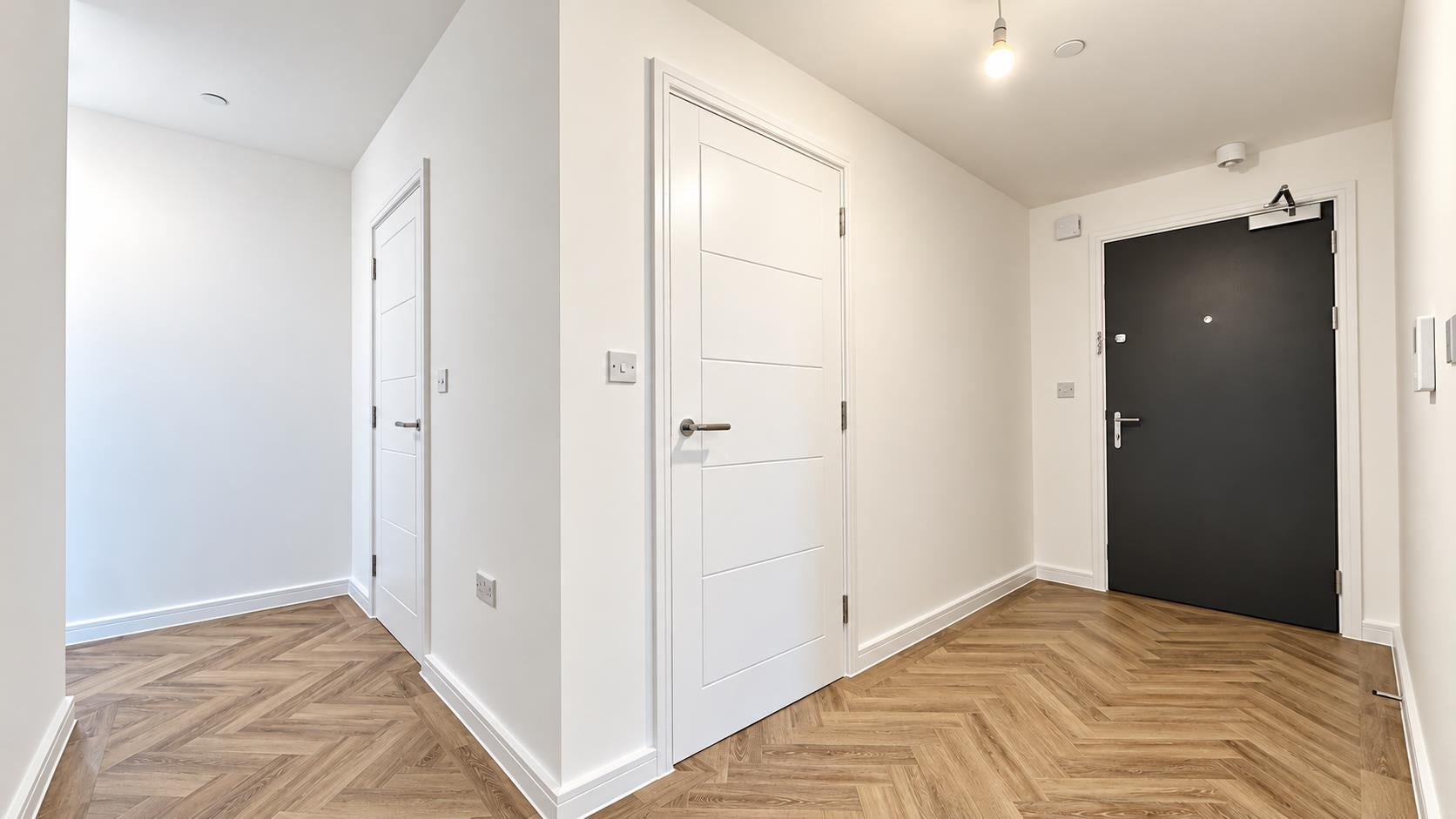Flat Denmark Road in Greater London