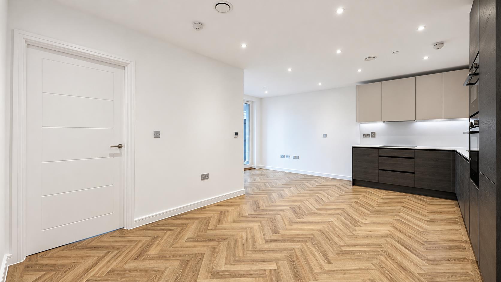 Flat Denmark Road in Greater London