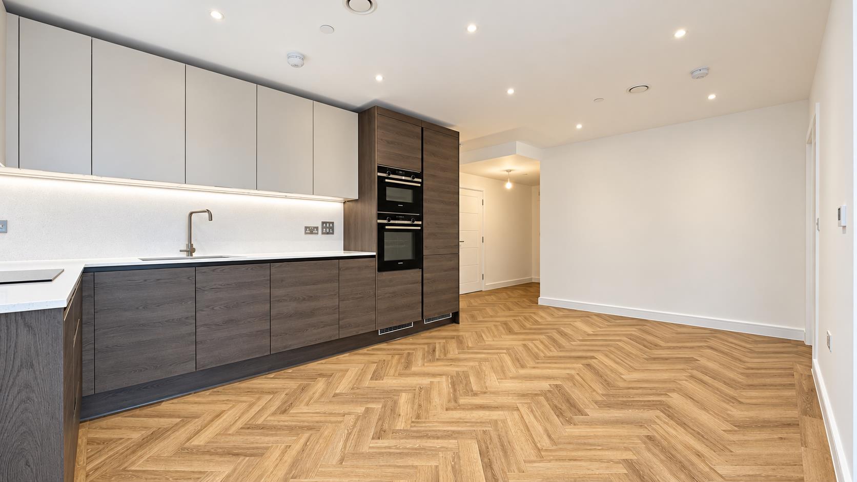 Flat Denmark Road in Greater London