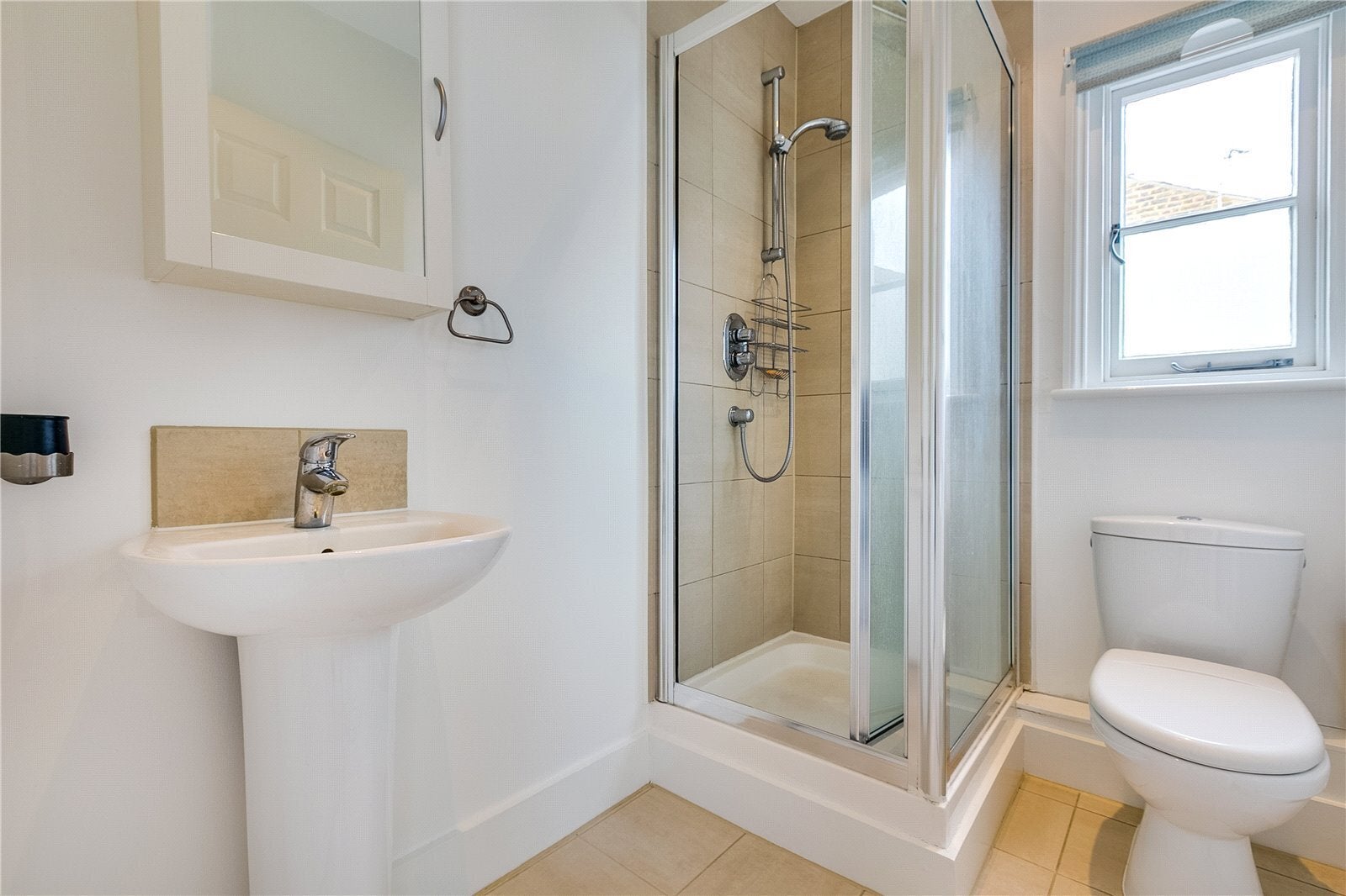 Flat Rowallan Road in Greater London