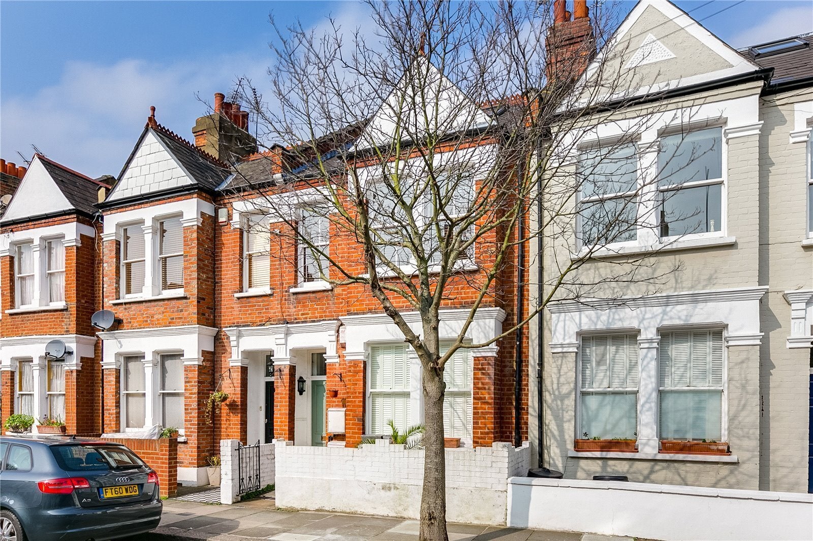 Flat Rowallan Road in Greater London