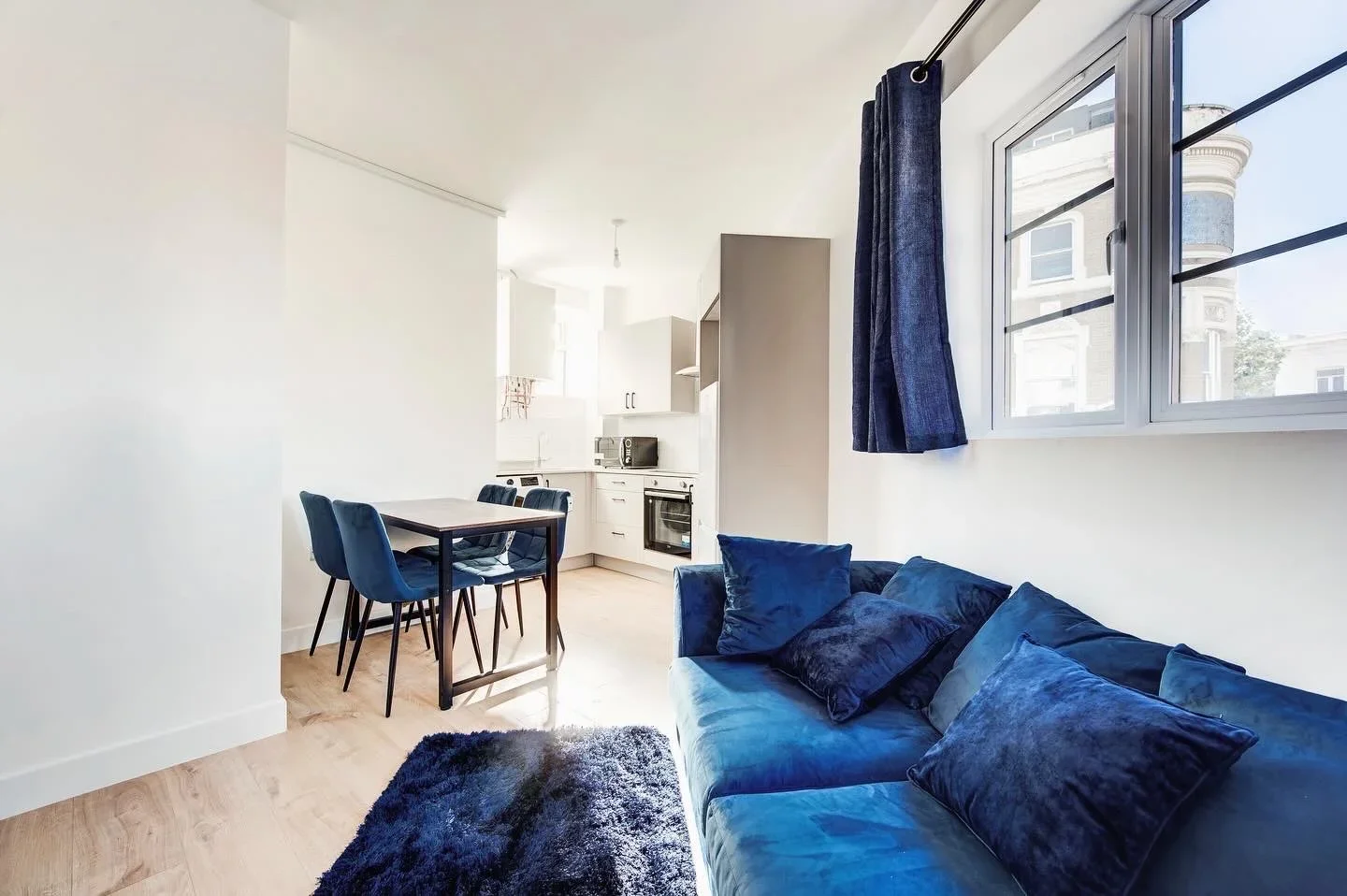 Flat Hinton Road in Greater London