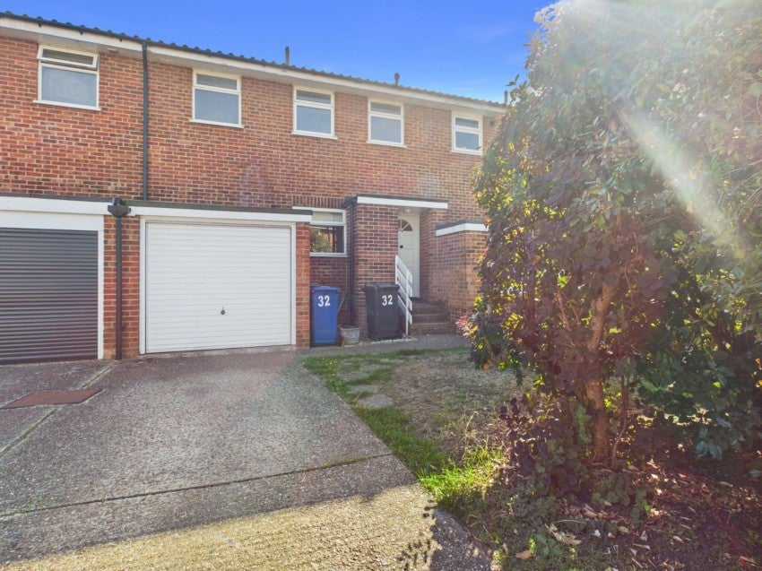 House Bunces Close in Eton