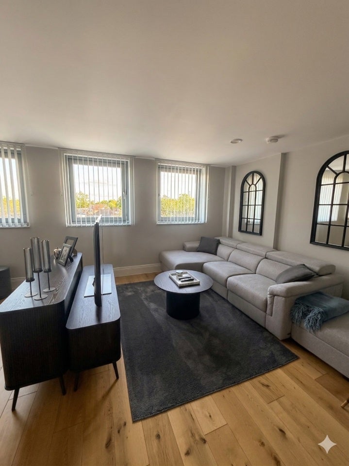 Room Eastcote Avenue in Greater London