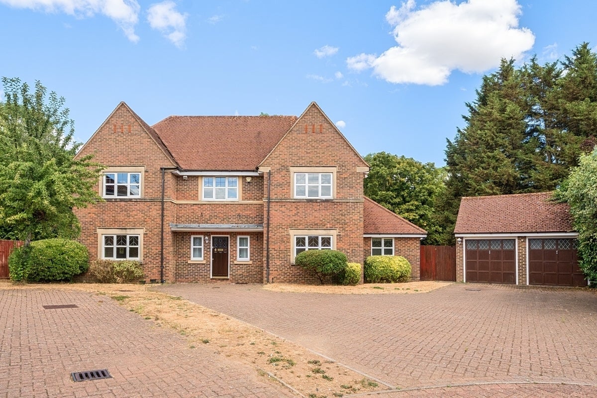 House Heathside Place in Reigate and Banstead
