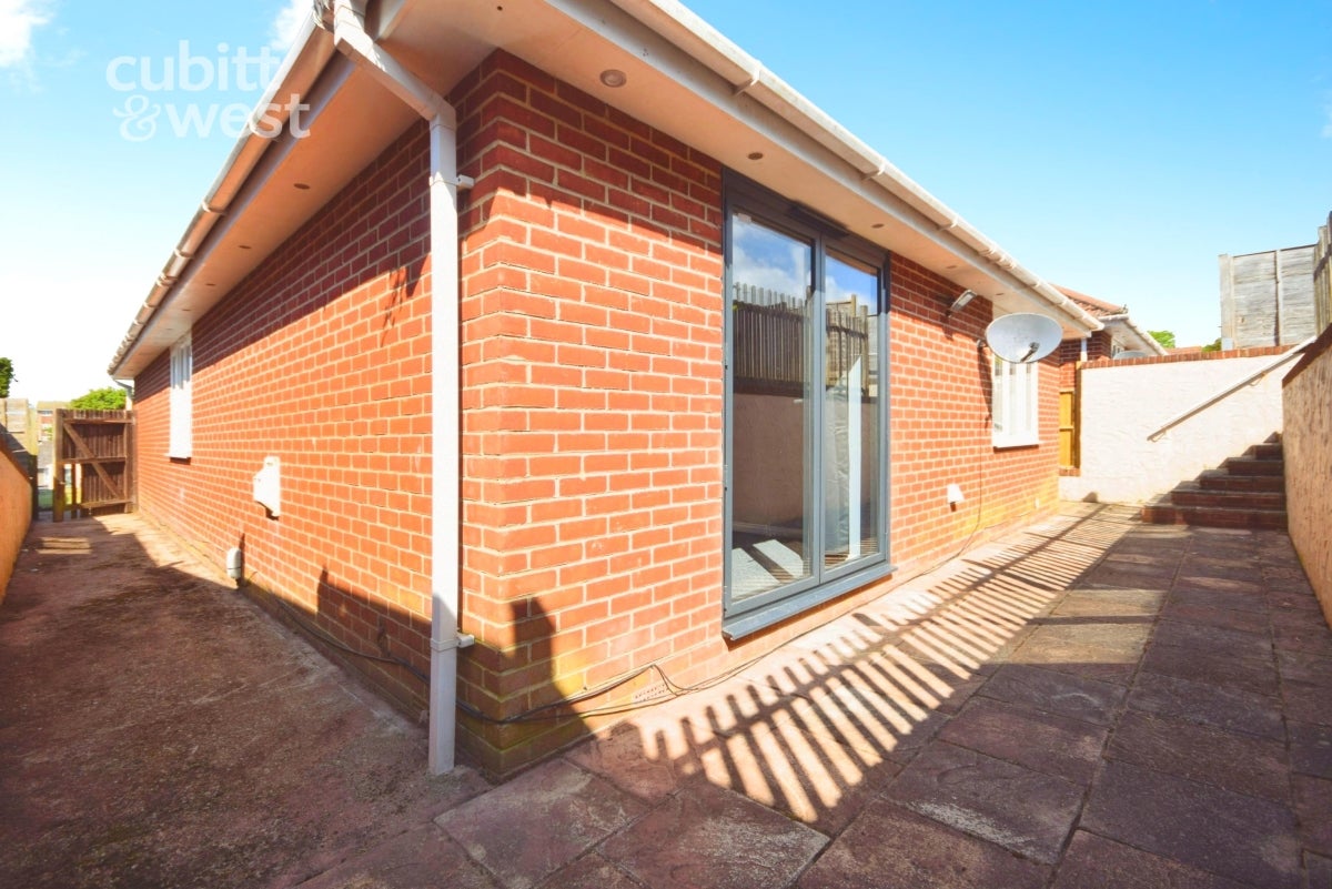 Room Wheatcroft Grove in Rainham