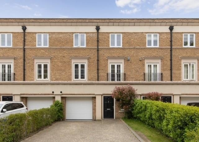 House Garden Road in Greater London