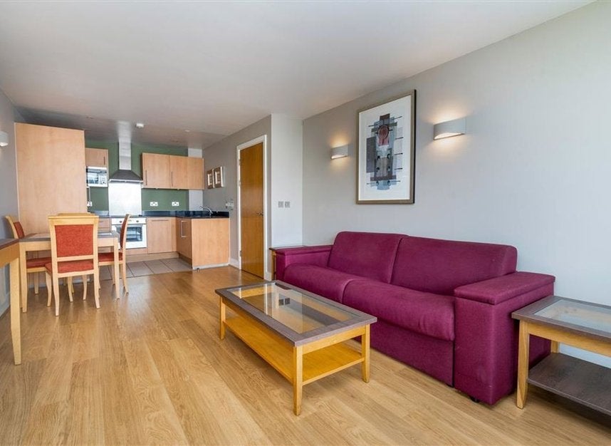 Flat Tabard Street in Greater London