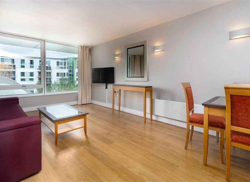 Flat Tabard Street in Greater London