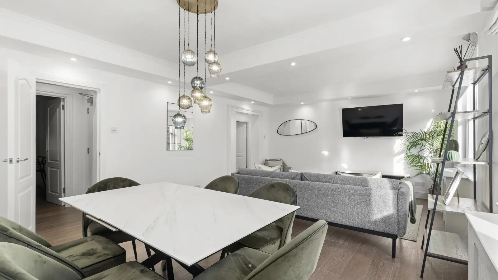 Flat Mortimer Street in City of Westminster