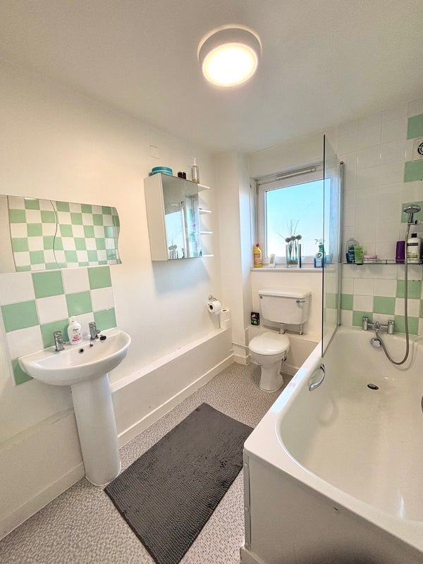 Room Hatfield Road in Greater London