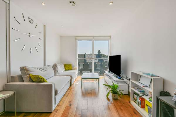 Flat Maygrove Road in Greater London