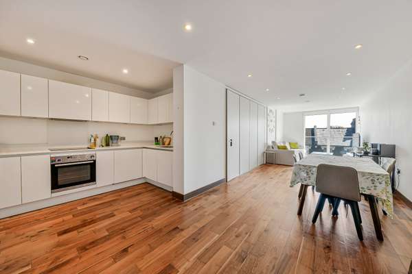 Flat Maygrove Road in Greater London