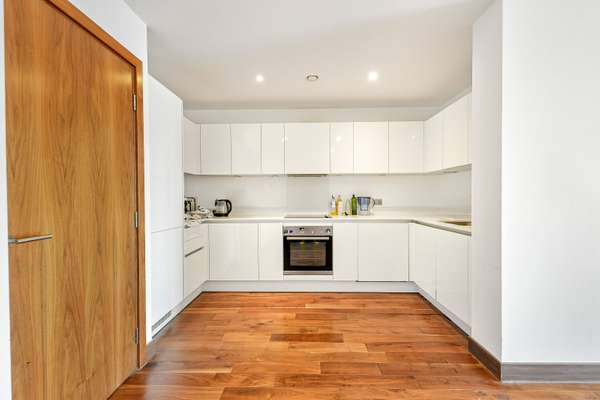 Flat Maygrove Road in Greater London